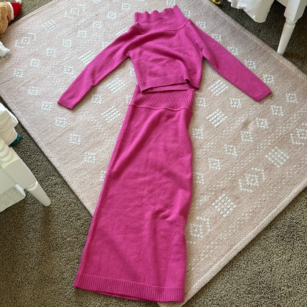 NEW WITH TAGS knit never worn golden, pink off the shoulder set.